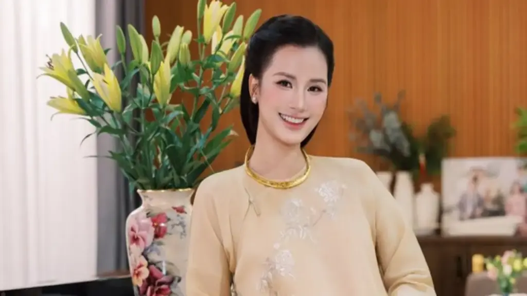 "Mỹ nhân 10 năm chăn trâu": Lấy chồng gia thế khủng, ở biệt thự triệu đô