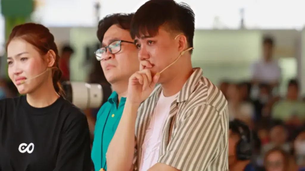 Nam diễn viên là bố 5 con, bật khóc nhắc về tuổi thơ thiếu tình thương