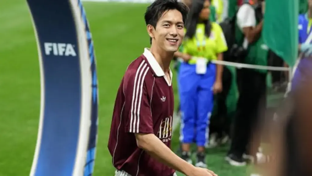 Nam diễn viên Lý Hiện trở thành tâm điểm khi xuất hiện tại World Cup
