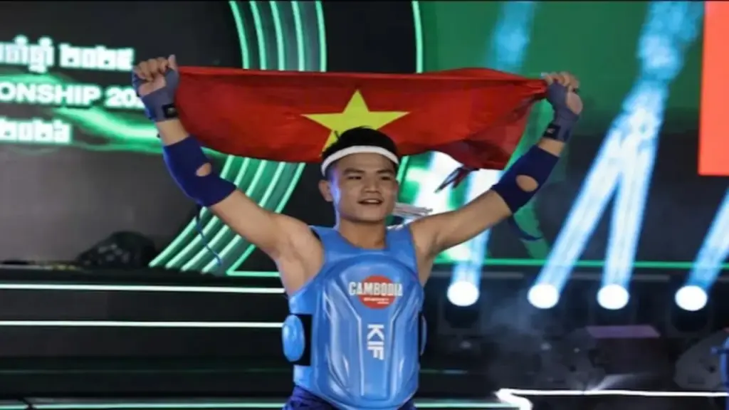 Nam sinh được trao tặng Huân chương hạng Nhất ngay sau kỳ thi tốt nghiệp