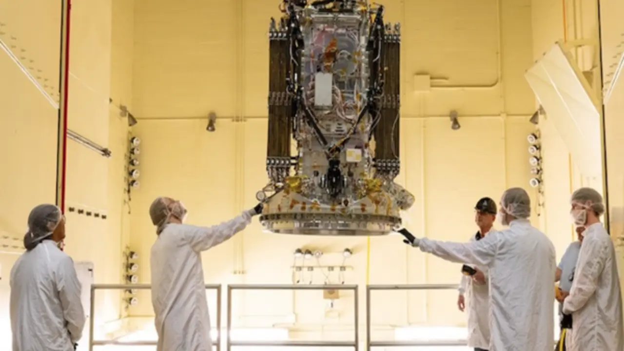 NASA đẩy nhanh sứ mệnh táo bạo cứu đài thiên văn sắp rơi xuống trái đất
