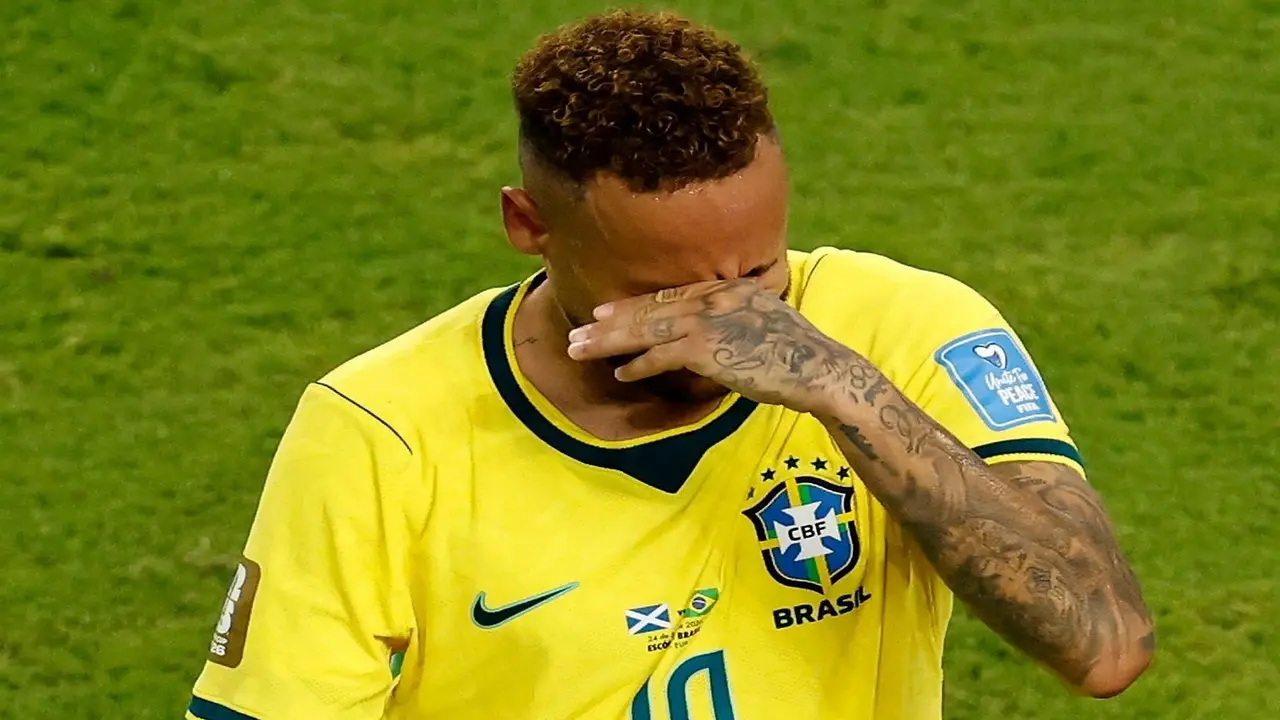 Neymar bật khóc nức nở trong ngày đi vào lịch sử World Cup