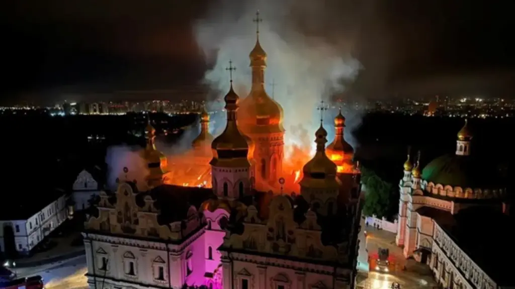 Nga nói tên lửa Mỹ gây cháy tu viện cổ của Ukraine