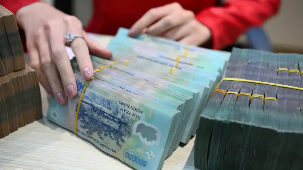 Ngân hàng đua phát hành trái phiếu lãi suất trên 8,3%