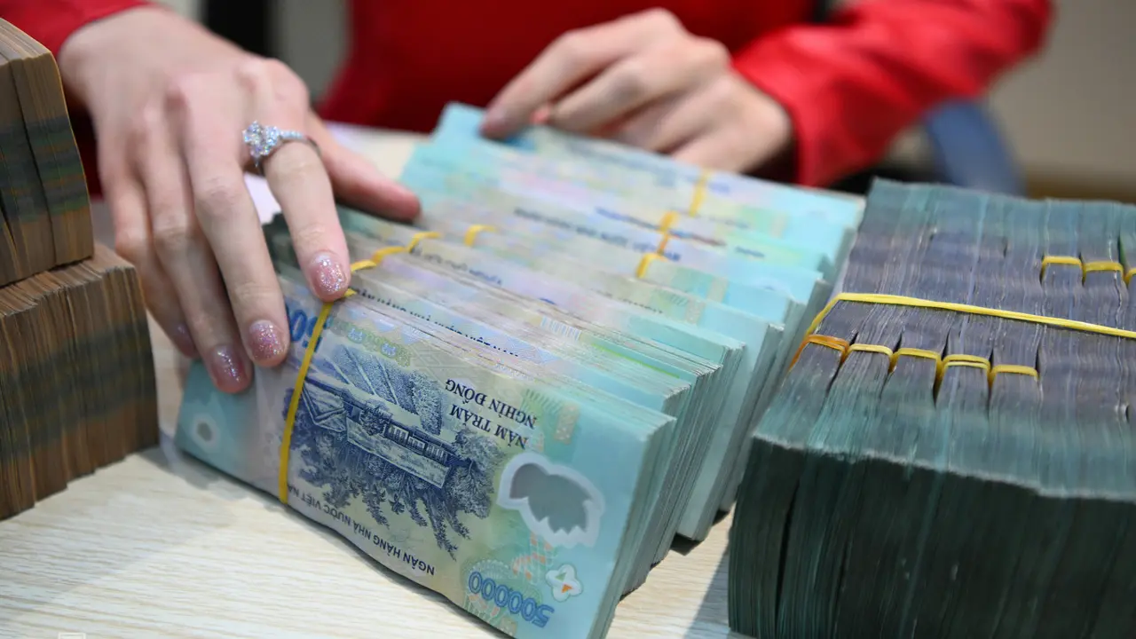 Ngân hàng đua phát hành trái phiếu lãi suất trên 8,3%