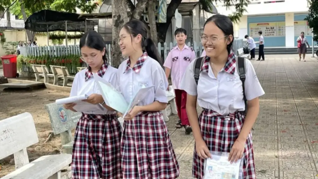Ngày đầu thi lớp 10 Tp.HCM: Mỗi buổi ghi nhận hơn 600 thí sinh vắng mặt