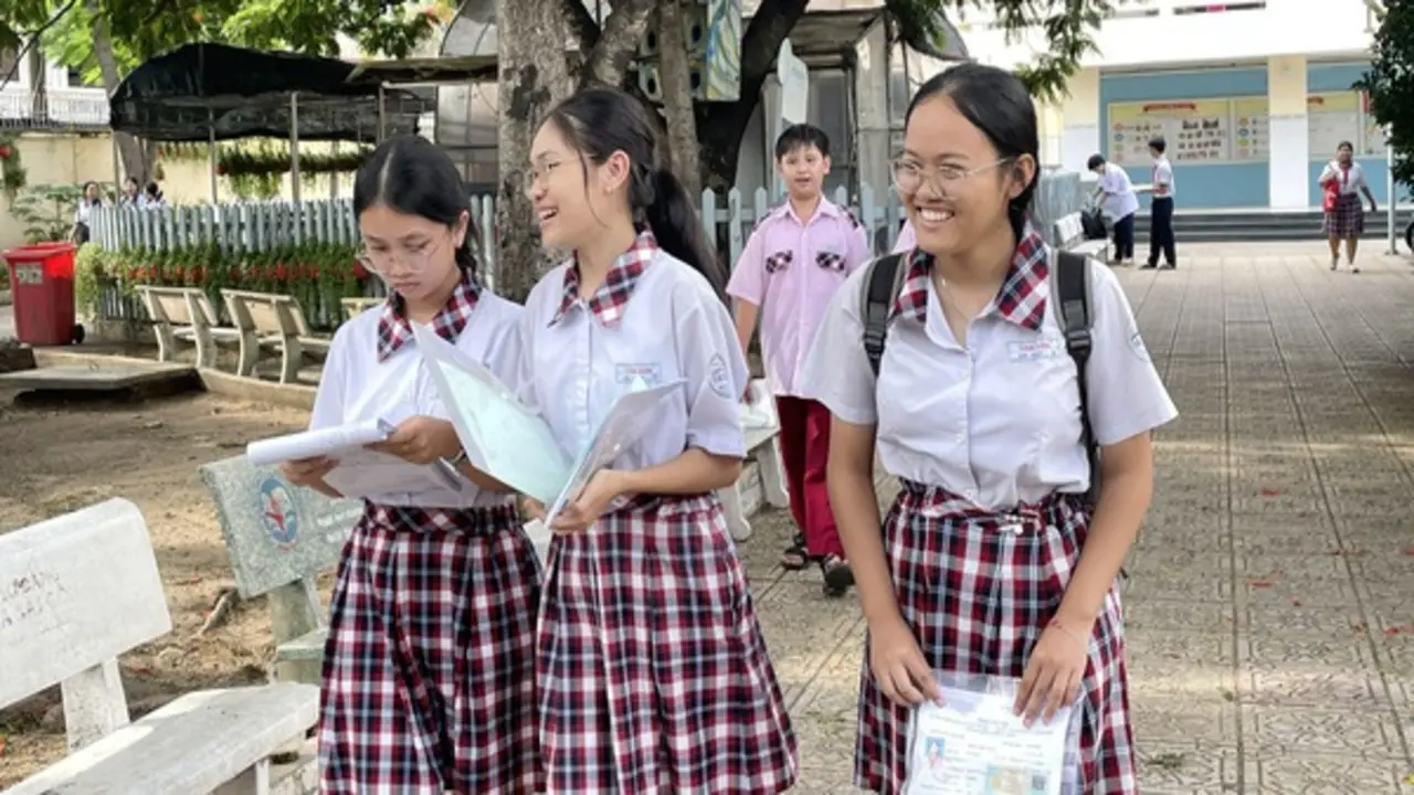 Ngày đầu thi lớp 10 Tp.HCM: Mỗi buổi ghi nhận hơn 600 thí sinh vắng mặt
