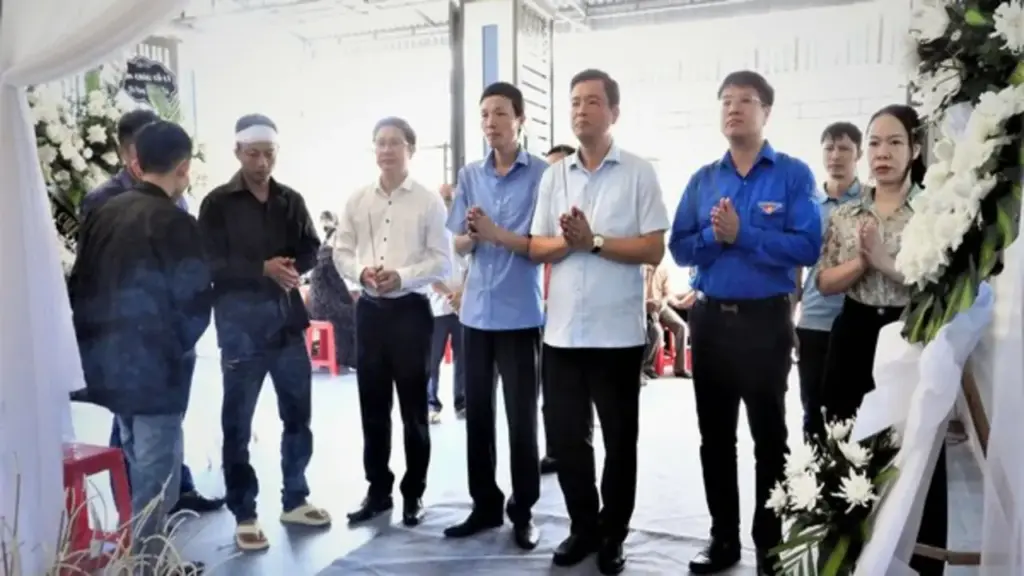 Nghẹn lòng đám tang 4 người trong gia đình đuối nước: Hồi chuông cảnh báo trong những ngày hè