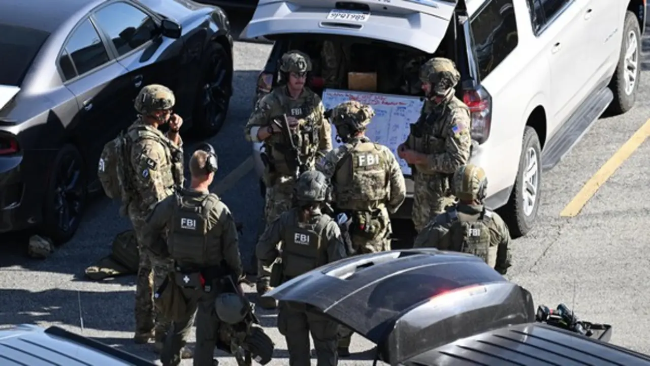 Nghi phạm bắt giữ 10 con tin ở California bị FBI bắn chết