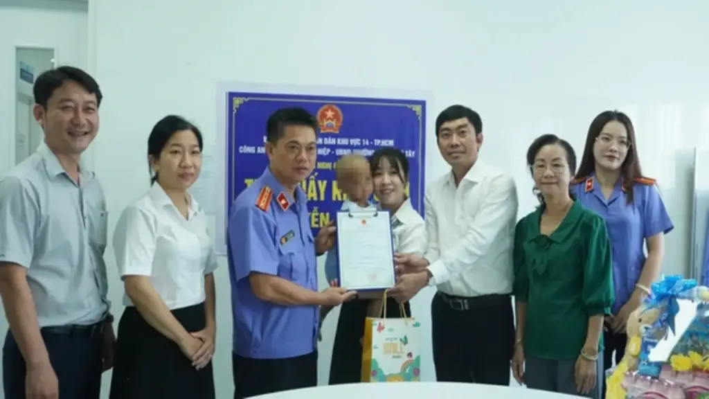 Nghị quyết 205 đi vào cuộc sống: Những giấy khai sinh đặc biệt