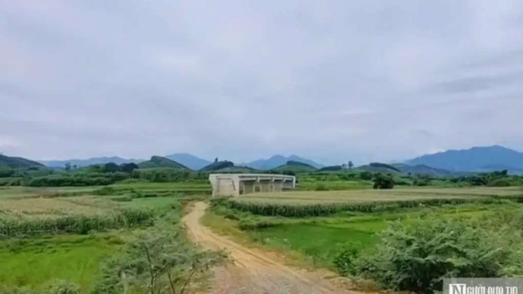 Nghịch lý cây cầu tiền tỷ ở Nghệ An: Bắc qua sông nhưng "cụt hai đầu"