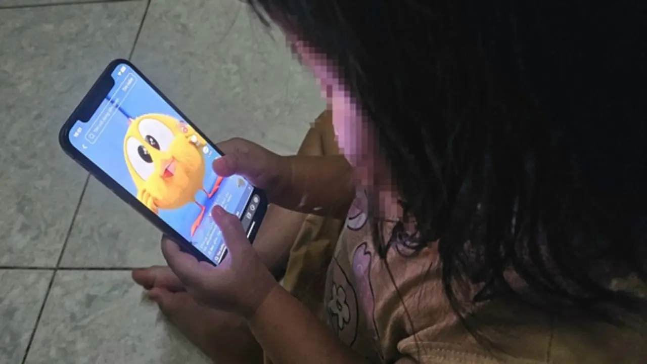 Nghiện lướt video ngắn: Bác sĩ cảnh báo hệ lụy ở trẻ nhỏ và thanh thiếu niên