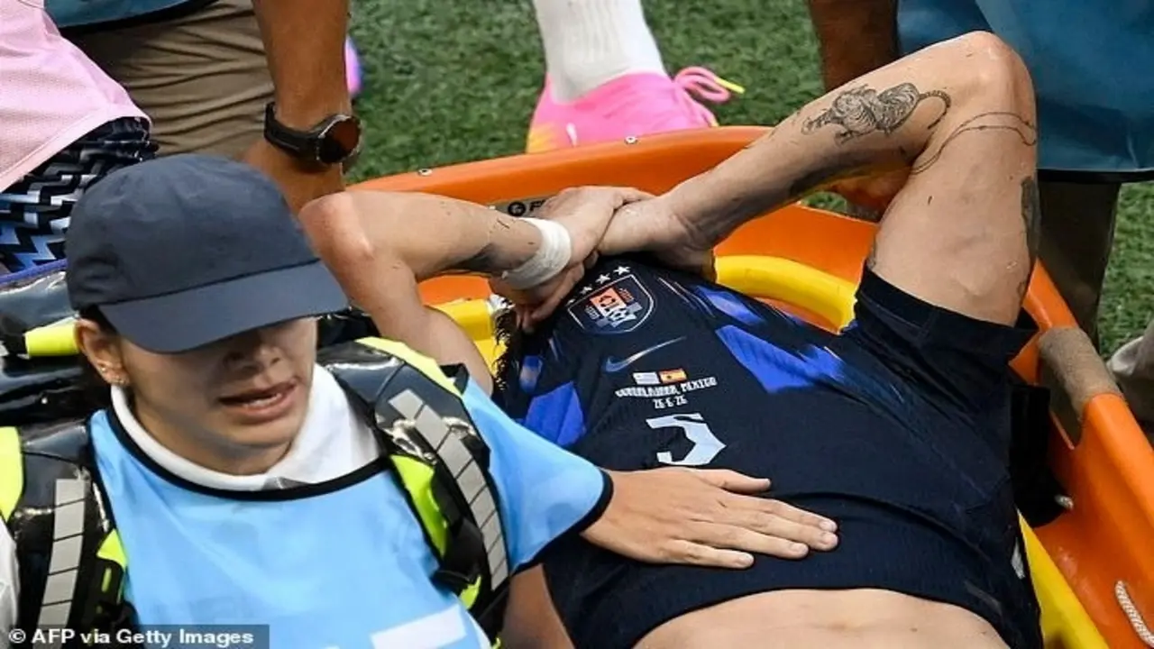 Ngôi sao Man Utd chấn thương nặng trong ngày Uruguay chia tay World Cup