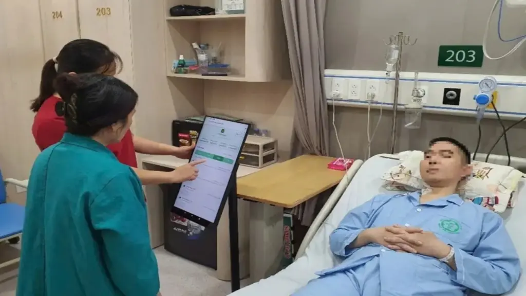 Người dân đi khám bệnh không cần mang theo giấy tờ