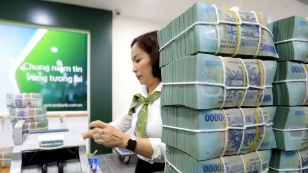 Người dân gửi tiền ngân hàng gia tăng tháng thứ 3 liên tiếp