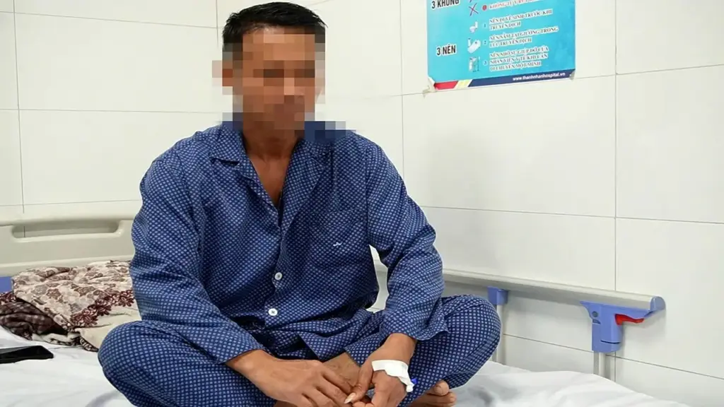 Người đàn ông bất ngờ vào viện cấp cứu sau khi tập gập bụng