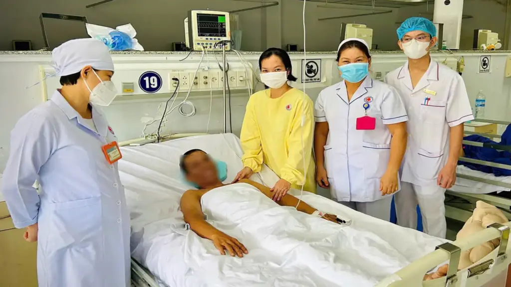 Người đàn ông bị cô đặc máu do thủy đậu biến chứng