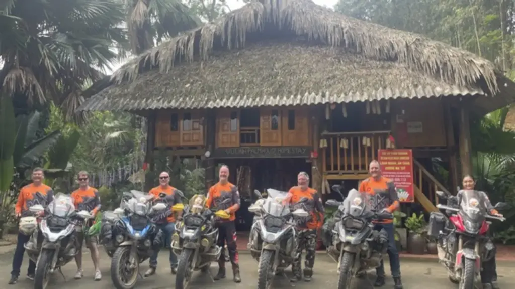 Người đàn ông Dao đưa ngôi nhà sàn bên hồ Thác Bà thành điểm đến của du khách quốc tế
