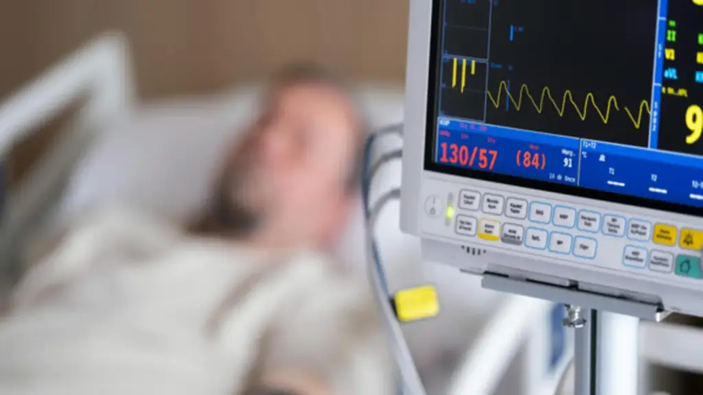 Người đàn ông suýt chết vì nôn ra hơn 2 lít máu, bác sĩ cảnh báo 4 thói quen ăn "cực độc"
