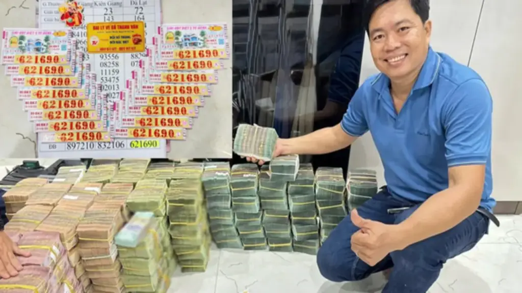 Người đàn ông trúng 32 tỉ xổ số miền Nam, lãnh tiền mặt… 'xem nhiều cỡ nào'