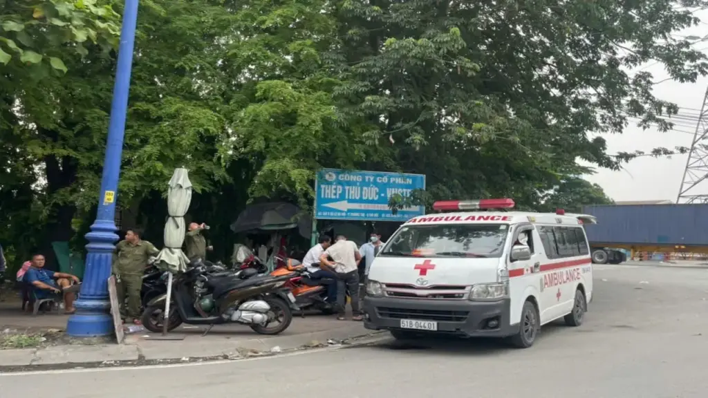 Người đàn ông tử vong bất thường bên gốc cây ở TPHCM