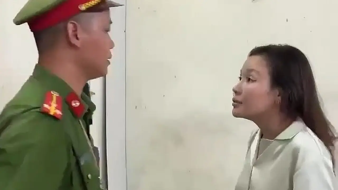 Người phụ nữ 'cắn, tát công an' bị bắt