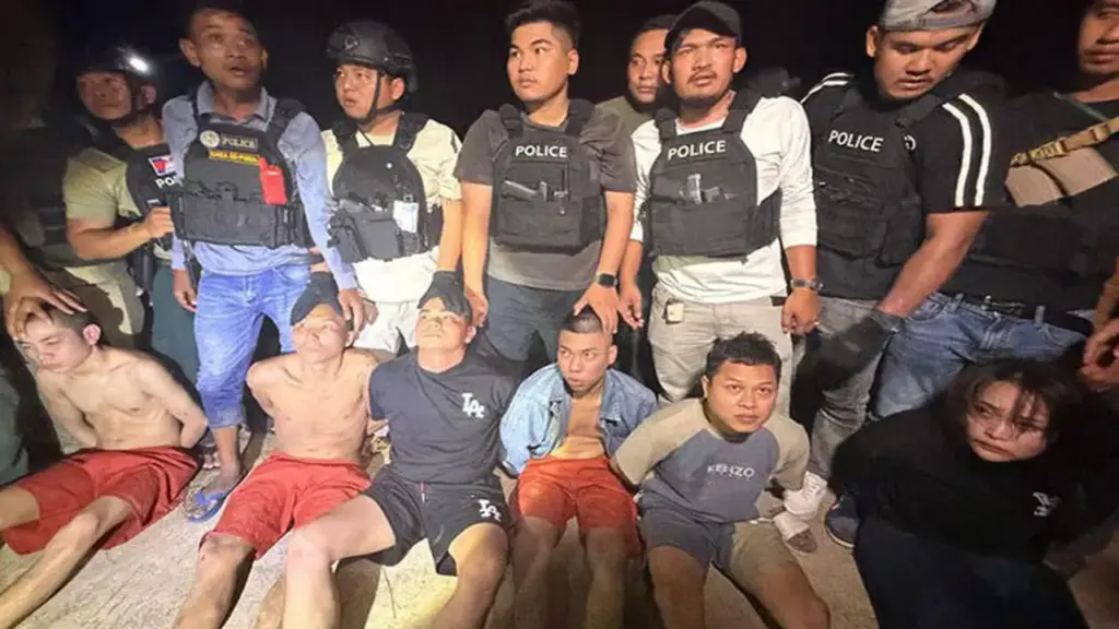 Người vợ Việt 'đưa súng giúp chồng tẩu thoát giữa sân tòa Campuchia' lãnh án 8 năm tù