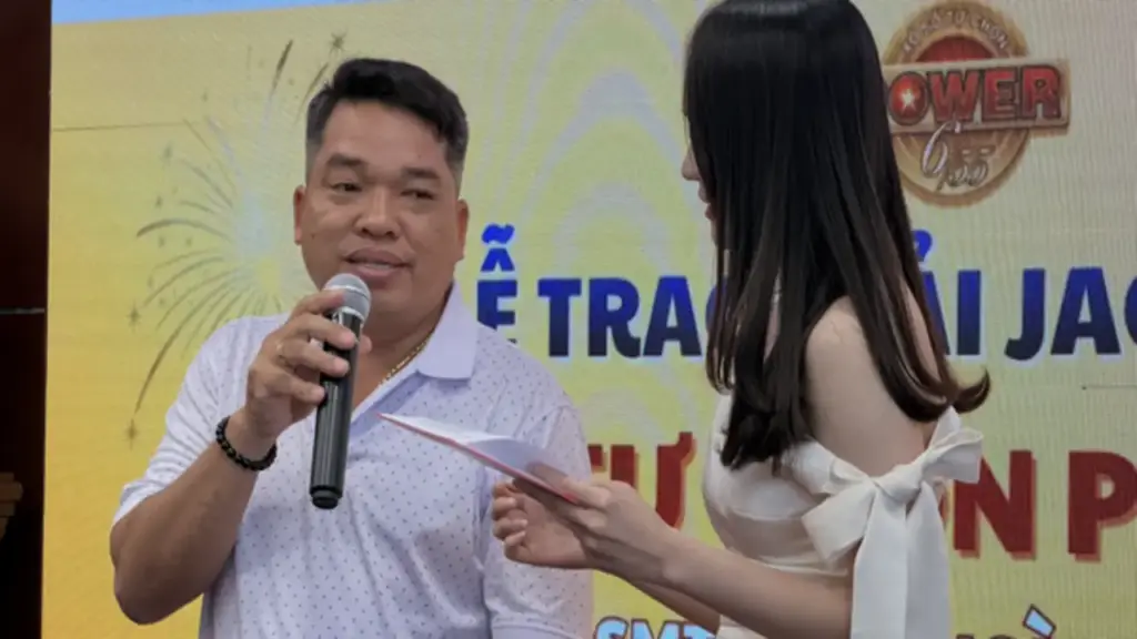 Người vừa trúng 84 tỉ Vietlott công khai lộ mặt