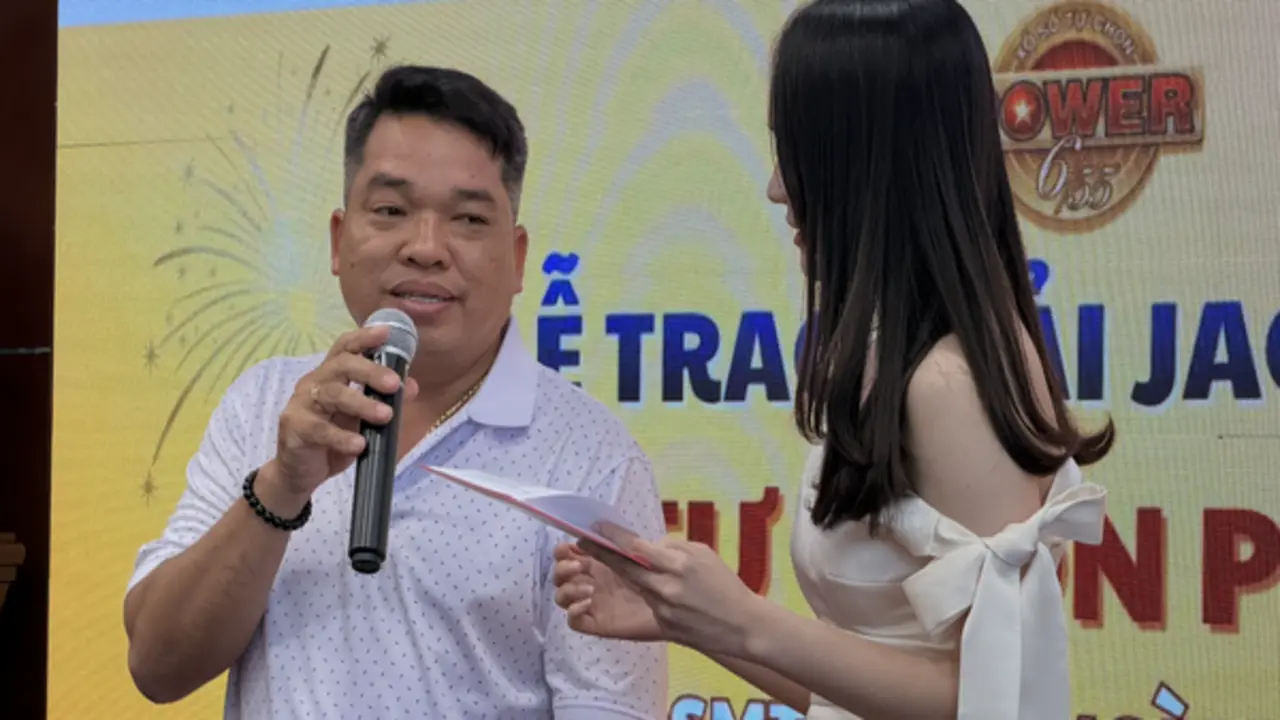 Người vừa trúng 84 tỉ Vietlott công khai lộ mặt