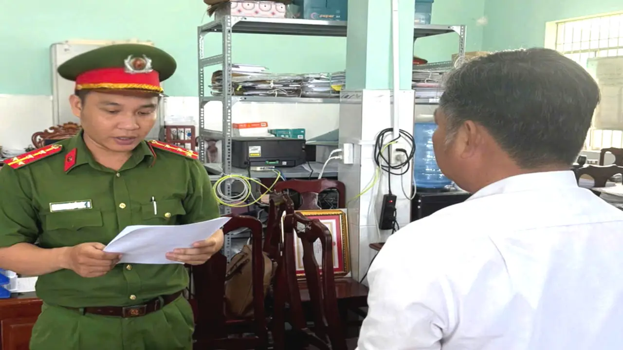 Nguyên hiệu trưởng cùng kế toán ở An Giang bị khởi tố vì tham ô hơn 663 triệu đồng