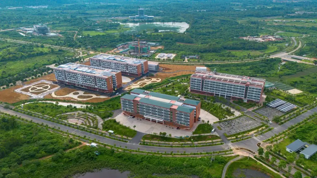 Nhiều đại học đưa sinh viên ra ngoài nội thành Hà Nội