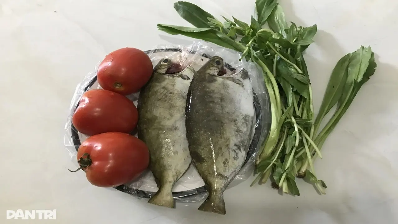 Nhiều mặt hàng đắt hơn, bà nội trợ tính toán chi tiêu khi đi chợ