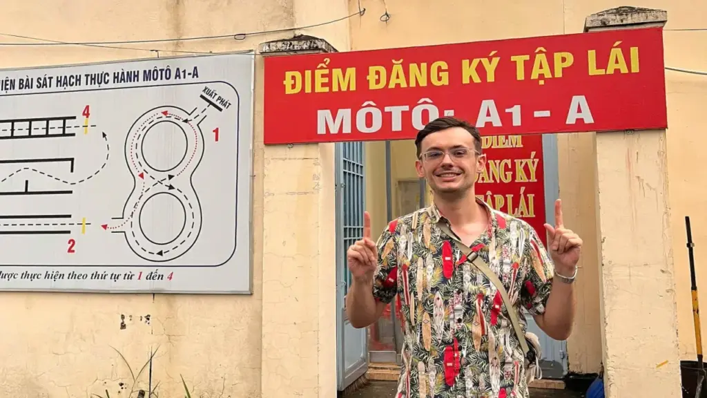 Nhiều người nước ngoài thi bằng lái xe máy ở Việt Nam