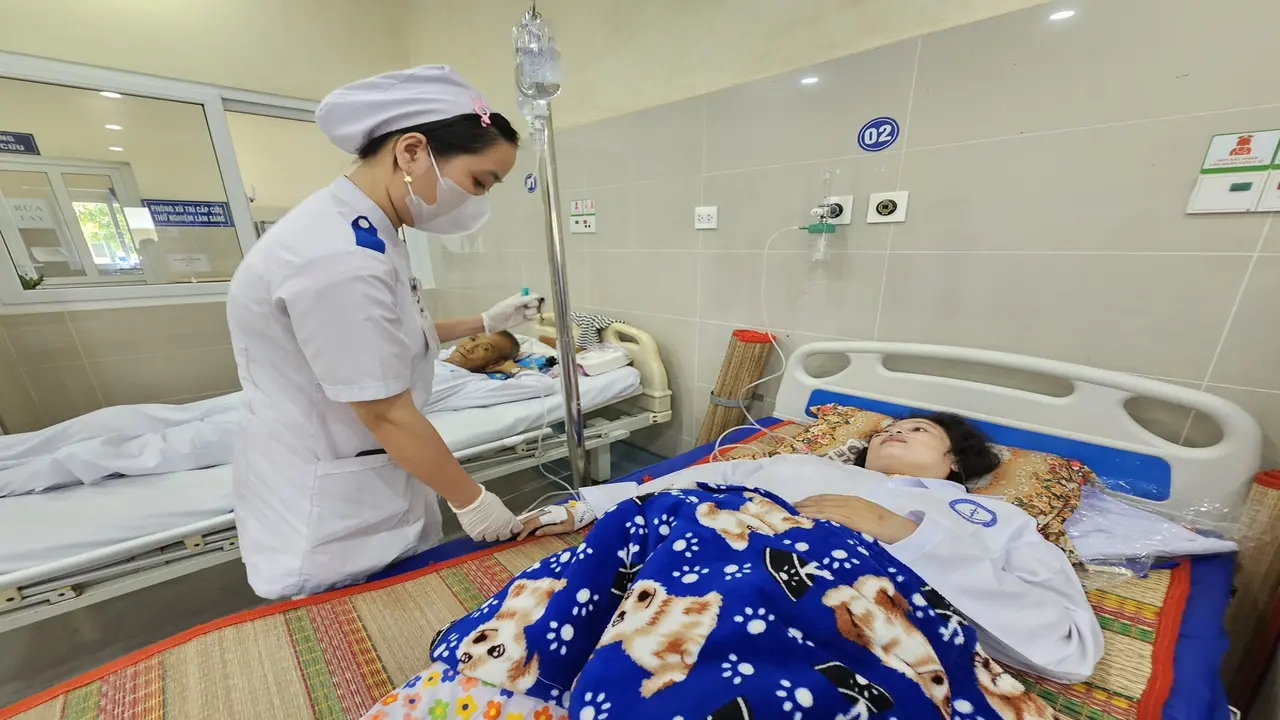 Nhiều người trong gia đình ở Đồng Tháp ngộ độc sau ăn bánh mì