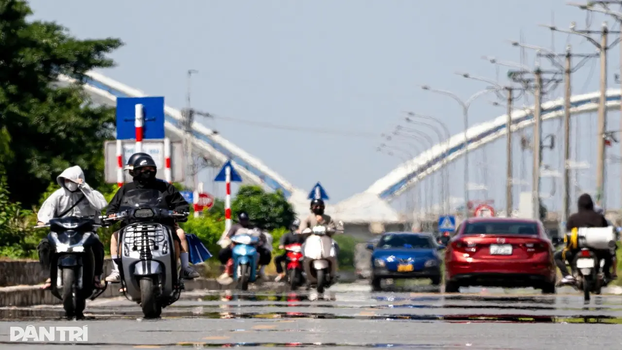 Nhiều nơi ở miền Bắc đón "mưa vàng" giải nhiệt, Hà Nội vẫn nắng nóng