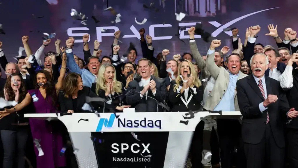 Những ai sở hữu cổ phần tỷ USD trong SpaceX?