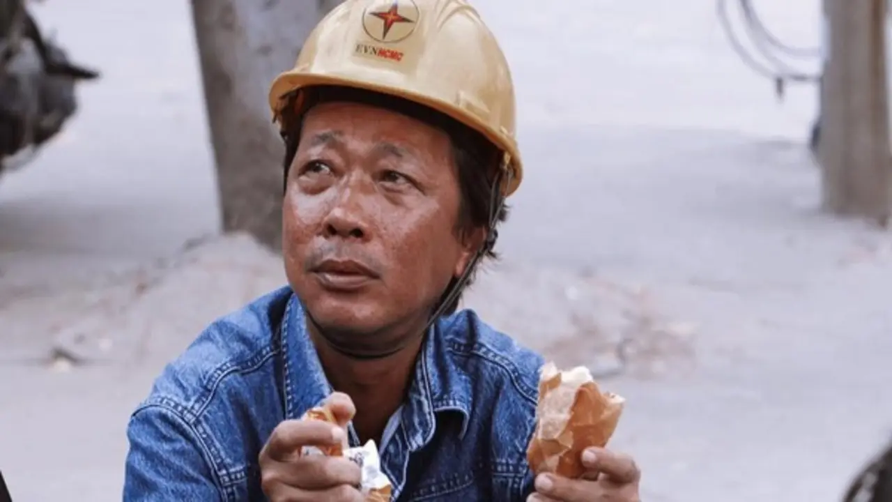 Những khoảng lặng giữa dòng điện