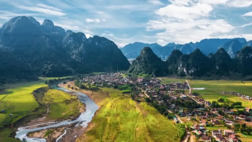 Những làng quê 'vụt sáng' thành… phim trường