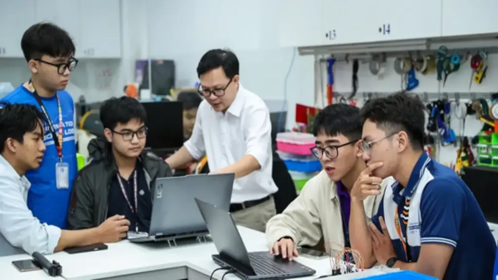Những ngành học nhiều nước hạn chế tuyển sinh, VN thế nào?