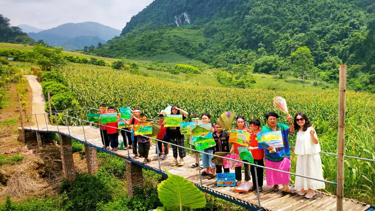 Những người lên núi gieo vui