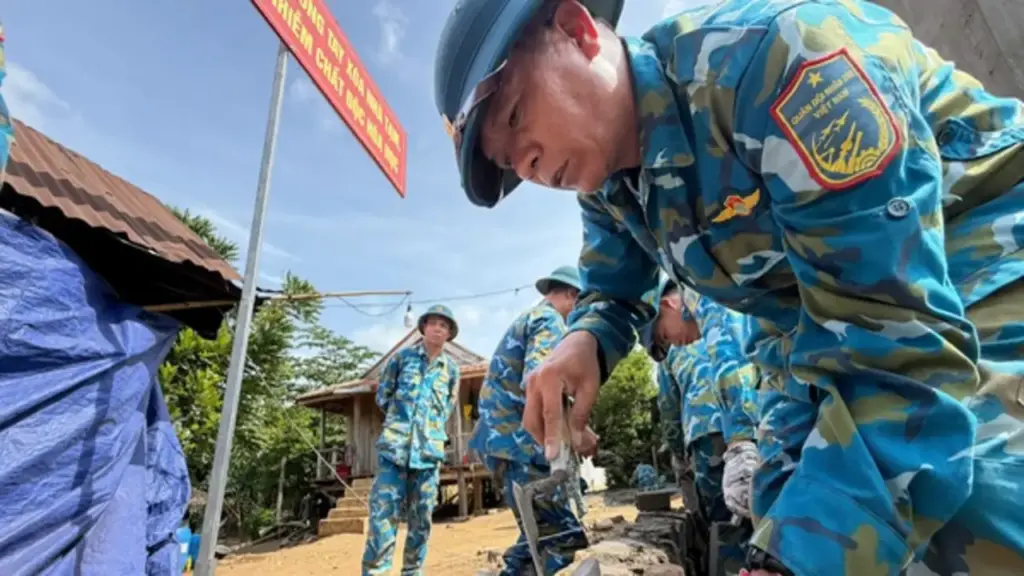 Những "người thợ xây" đặc biệt dựng mái ấm cho gia đình chính sách