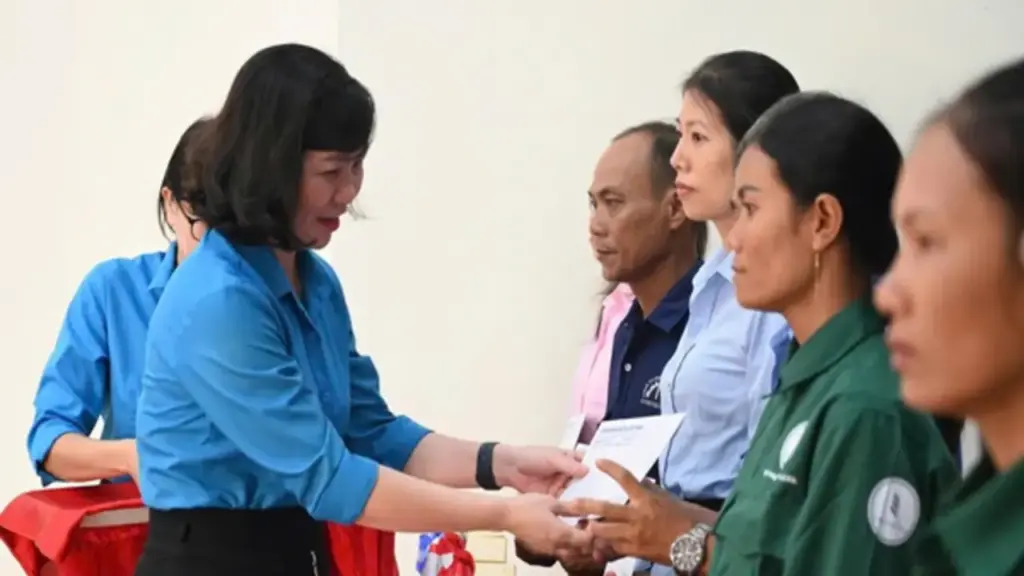 Những phần quà tiếp thêm nghị lực cho công nhân mắc bệnh hiểm nghèo