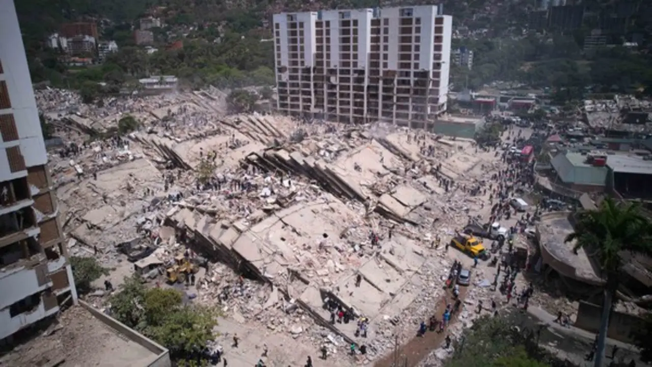 Nỗ lực tìm phép màu sau thảm họa động đất Venezuela