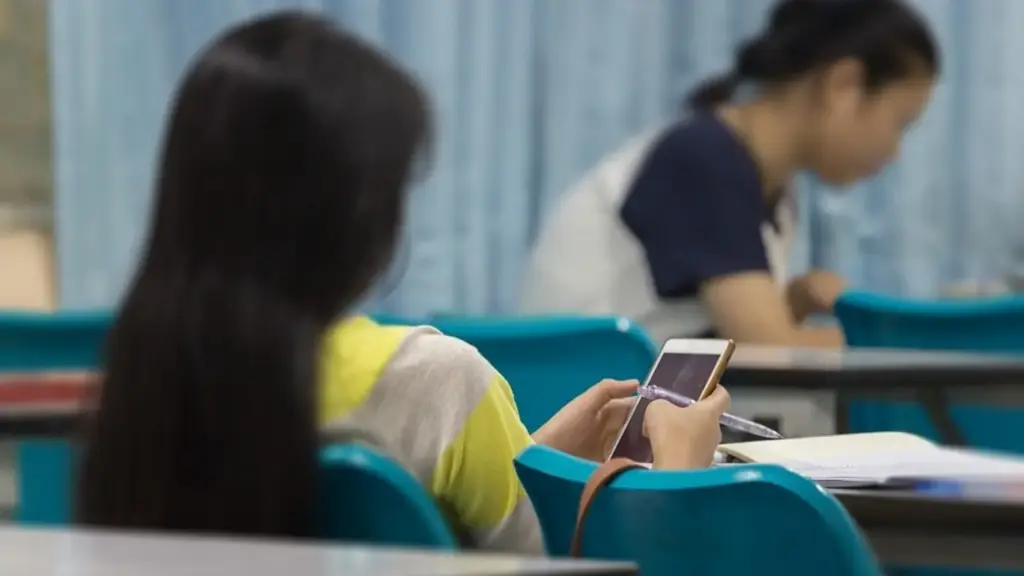 Nỗi lo học sinh Việt lên Threads nhờ người lạ định hướng tương lai