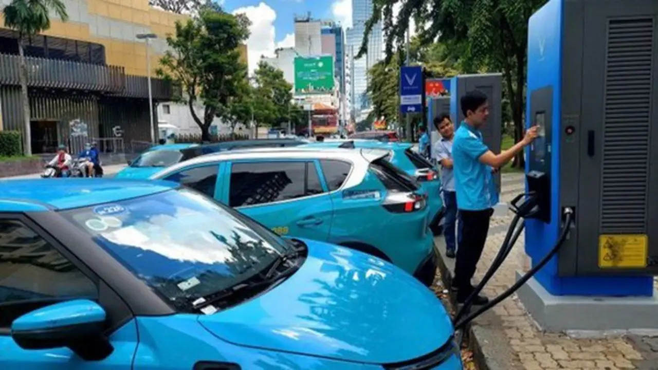'Nóng' cuộc đua trạm sạc xe điện toàn cầu