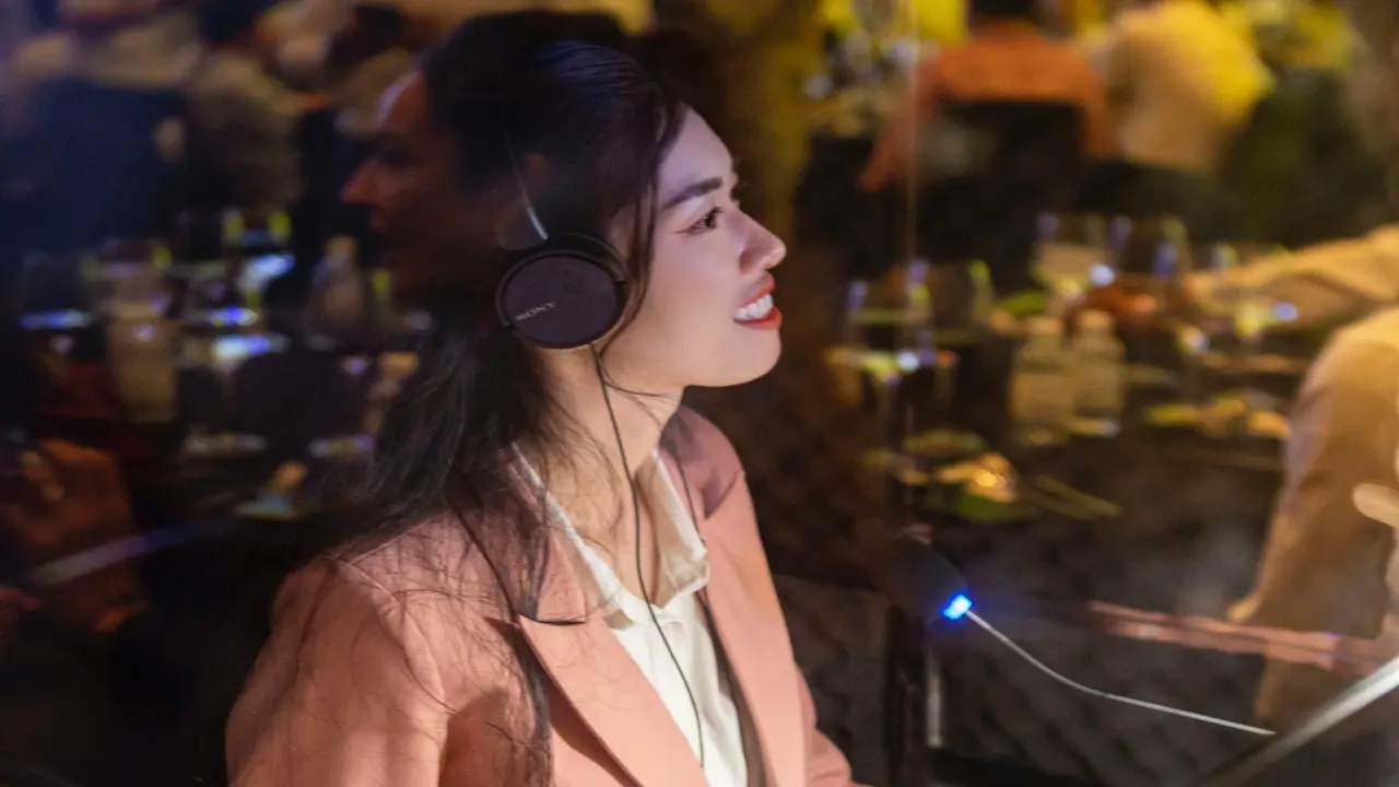 Nữ giảng viên sáng làm MC, chiều đi phiên dịch, làm 6 nghề cùng lúc