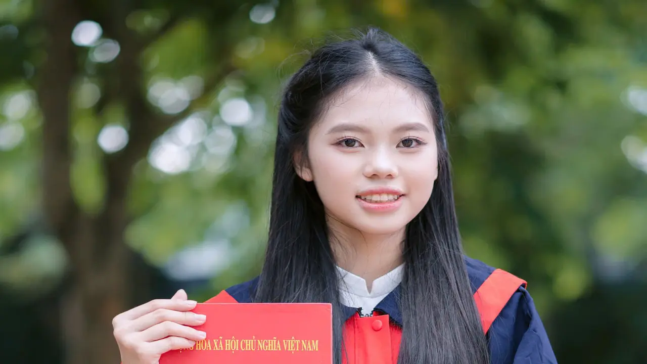 Nữ sinh giành ngôi thủ khoa thi lớp 10 Hà Nội