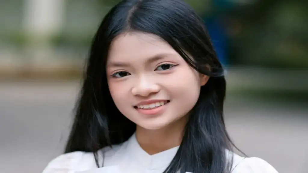 Nữ sinh Hà Nội giành "cú đúp" thủ khoa, làm điều đặc biệt sau kỳ thi lớp 10