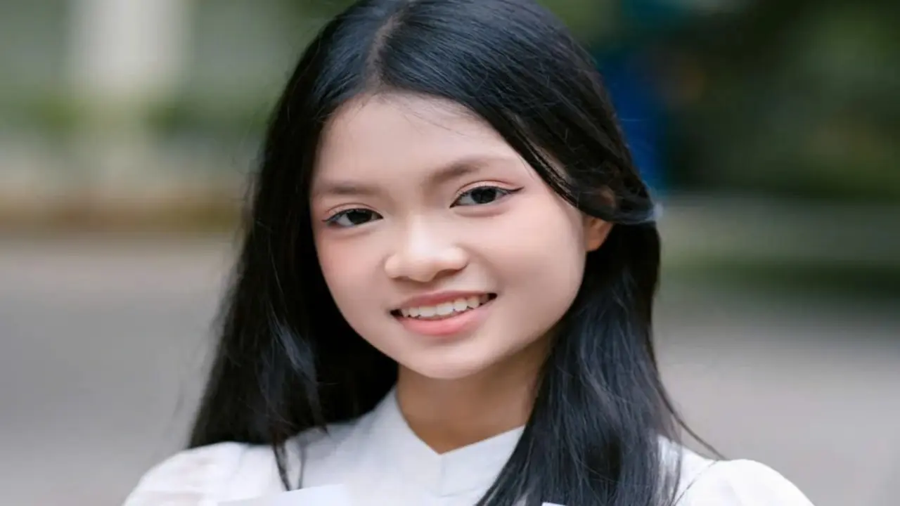 Nữ sinh Hà Nội giành "cú đúp" thủ khoa, làm điều đặc biệt sau kỳ thi lớp 10