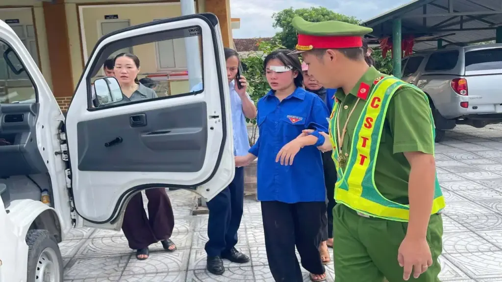 Nữ sinh phải khâu 8 mũi ở mặt trước khi vào phòng thi